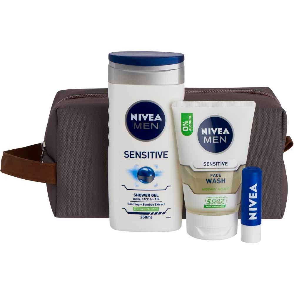 Nivea Mens Get Ready Skincare Gift Set with Wash bag